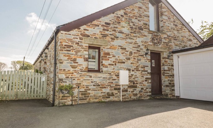 Tresmeer Cottage | THE WAGON HOUSE, pet friendly, with open fire in Launceston