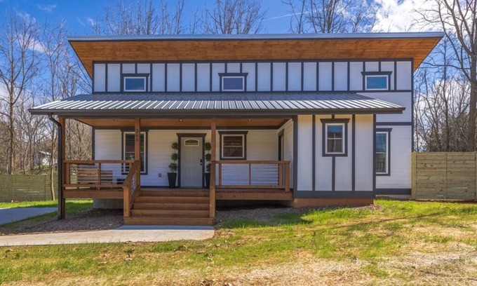 Waynesville House | The Wall Street House