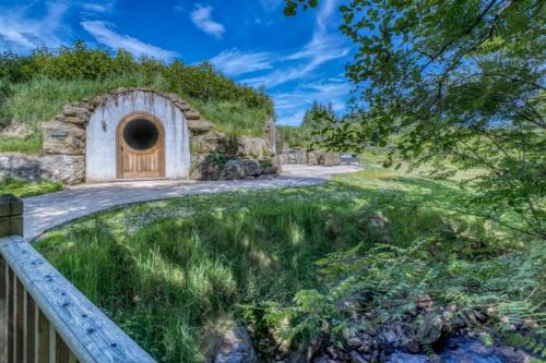 Loch Tay Villa | The Warren - Hobbit House and Hot Tub at Loch Tay