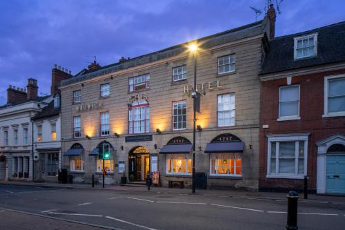 Warwick Town Centre Hotel | The Warwick Arms Hotel - The Coaching Inn Group