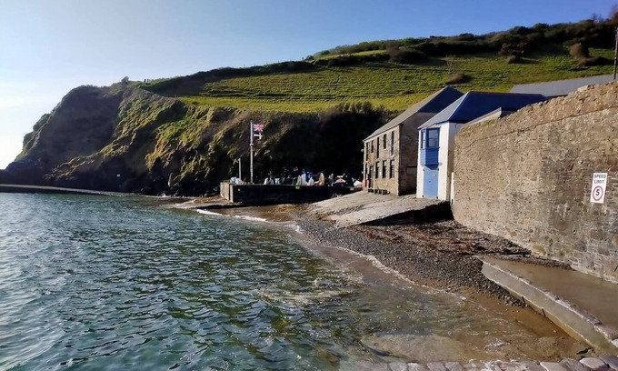 Gorran Haven Apartment | The Watch House - Historic Beach Front Property