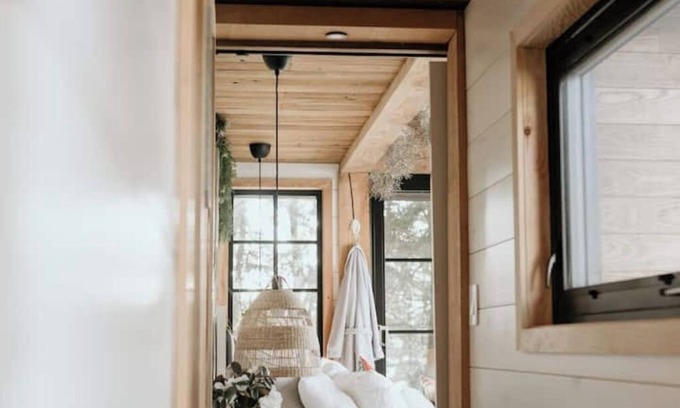 Utterson House | The Water’s Edge * * Unique Muskoka Treehouse * *