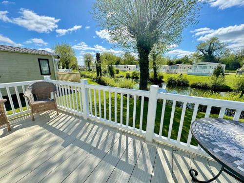 South Cerney House | The Waterside