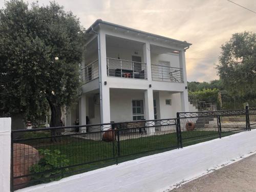 Skala Sotiros Apartment | THE WAVE HOUSE