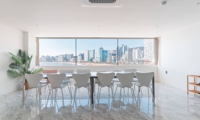 Suyeong-Gu House | The Wave Pension