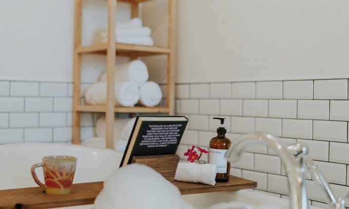 Chemainus Apartment | The Wayward Inn