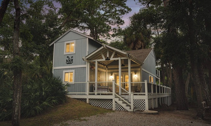 Blue Heron Lake House | The Webber · Boho Beach House w Private Patio and Golf Cart
