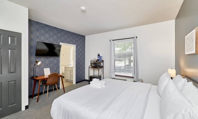 Central West End Hotel | The West End Hotel King bed by Cortex, Forest Park & BJC