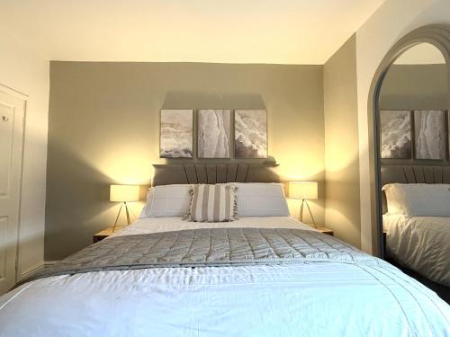 Whitchurch Apartment | The Whitchurch Apartment- The Painted Rooms