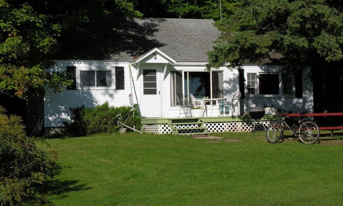 Washburn Cottage | The white cottage @ Bodin's resort