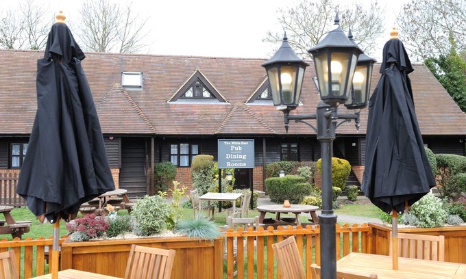 Chalfont St Giles Hotel | The White Hart by Green King Inns