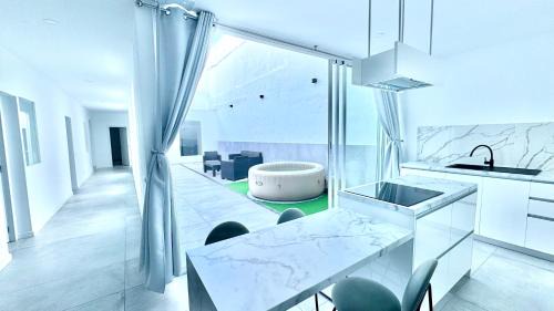 Vecindario House | The white house