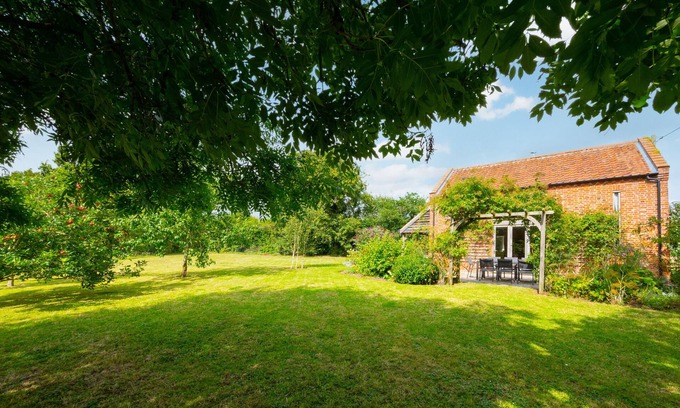 Guestwick House | The White House - Five Bedroom House, Sleeps 9