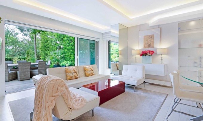 Frognal and Fitzjohns Apartment | The White Peace Garden 3 bed Hampstead - by Out of Office Lifestyle
