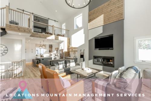 Big White Ski Resort House | The White Pearl - Amazing Luxury Chalet with Mountain Views