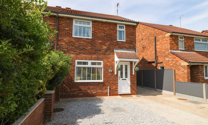 Hornsea House | THE WHYTE RETREAT, family friendly, with a garden in Hornsea