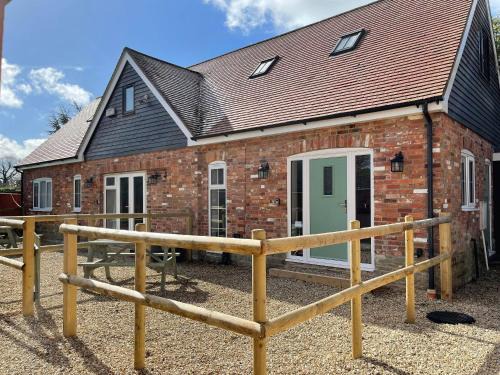 Child Okeford House | The Willows - Uk34000