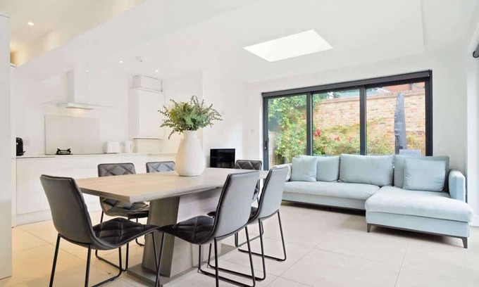 Wimbledon House | The Wimbledon Hideaway - 3BDR Flat with Garden