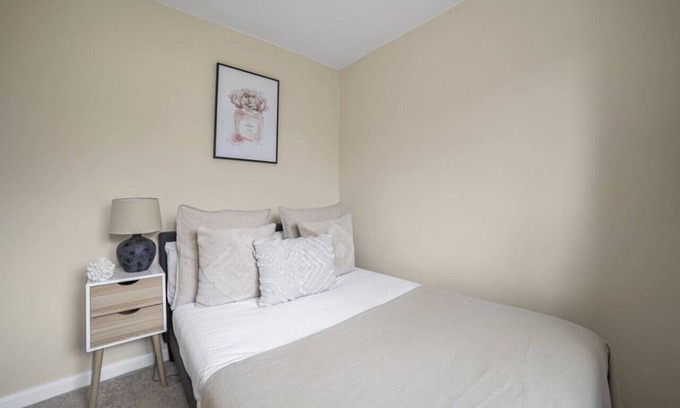 Wandsworth Apartment | The Wimbledon Park Luxury Room