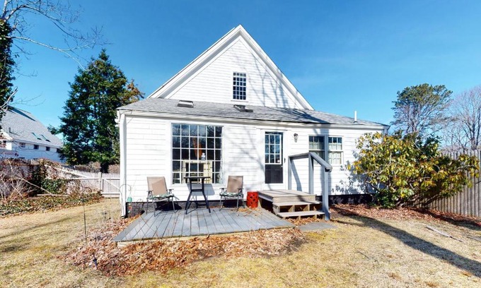 South Yarmouth Hotel | The Yarmouth House - Carriage House