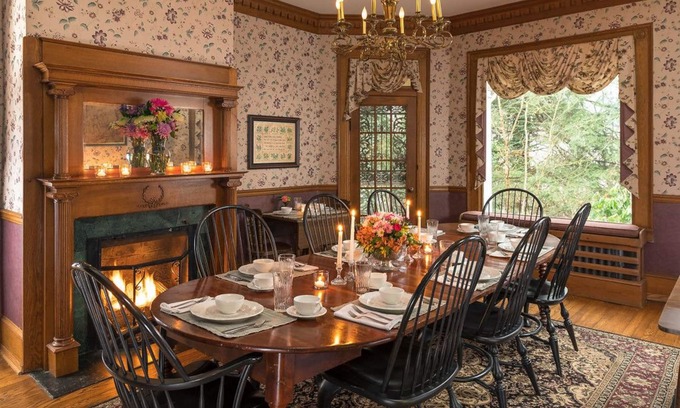 Waynesville Bed & Breakfast | The Yellow House on Plott Creek Road