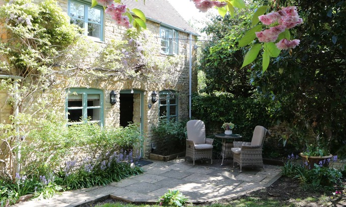 Lower Slaughter Cottage | Thimble Cottage, Lower Slaughter - sleeps 2 guests in 1 bedroom
