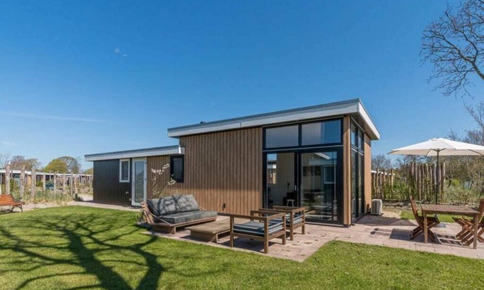 Burgh-Haamstede House | This 4-person chalet is ready to welcome you on the edge of the park. The chalet has a modern living