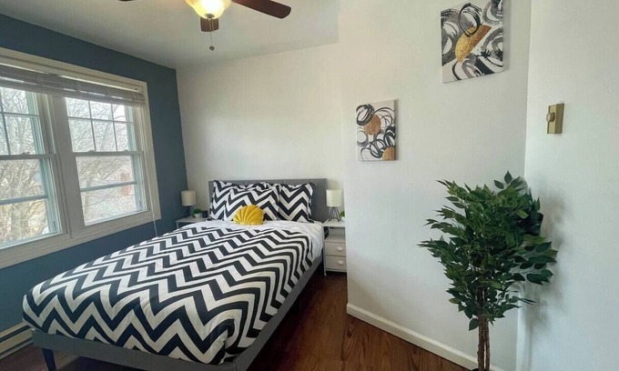 Kamm's Corners Apartment | This apartment is a 1 bedroom(s), 1 bathrooms, located in Cleveland, OH.