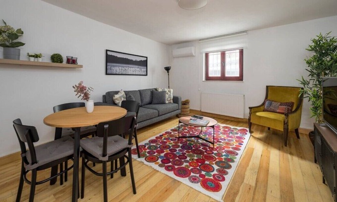 Bebek Apartment | This apartment is a 2 bedroom(s), 1 bathrooms, located in Beşiktaş, İstanbul.