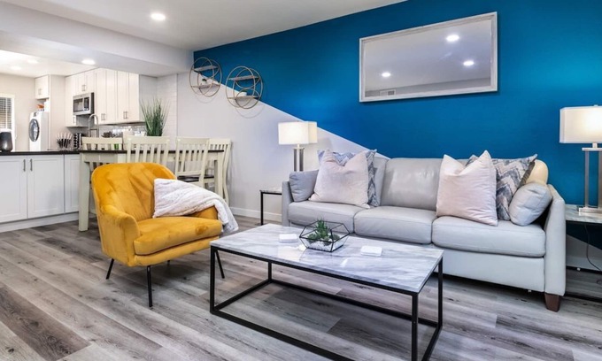 Thousand Oaks Apartment | This apartment is a 2 bedroom(s), 1 bathrooms, located in Thousand Oaks, CA.