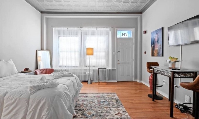Graduate Hospital Apartment | This apartment is a 1 bedroom(s), 1 bathrooms, located in Philadelphia, PA.