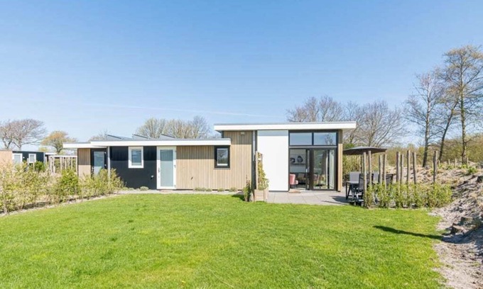 Burgh-Haamstede House | This attractive chalet is located on a spacious plot and is suitable for 4 people. The garden, laid