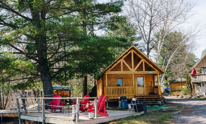 Seguin Cabin | This cottage is a 2 bedroom(s), 1 bathrooms, located in parry sound, on.