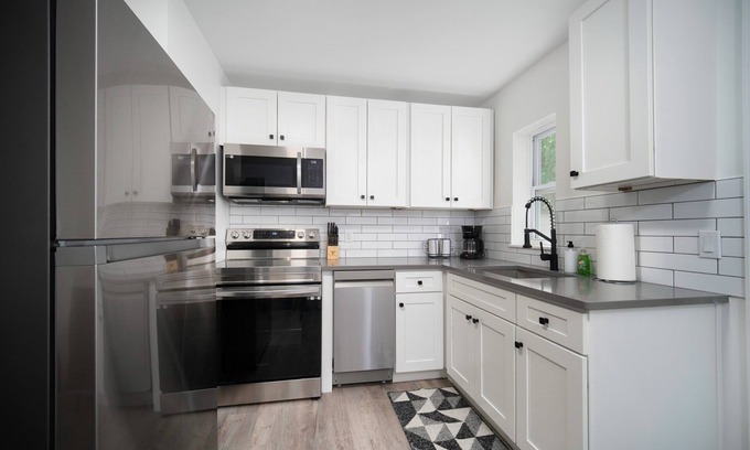 Murray Hill Apartment | This duplex is a 4 bedroom(s), 2 bathrooms, located in Jacksonville, FL.