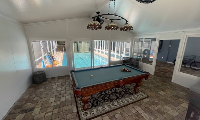 Town N County Park House | This house has swimming pool with water heater and parking for many cars.