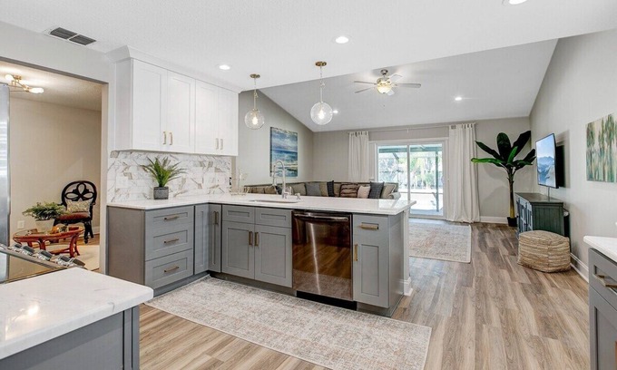 Bloomingdale House | This house is a 3 bedroom(s), 2 bathrooms, located in Valrico, FL.