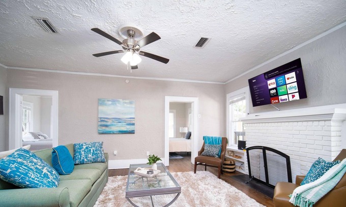 Murray Hill House | This house is a 4 bedroom(s), 2 bathrooms, located in Jacksonville, FL.