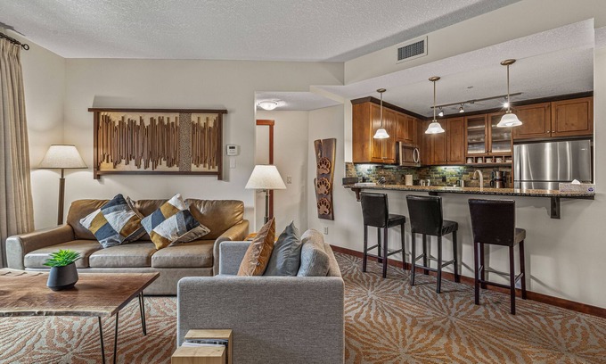 Canmore Condo | ~This is Canmore Living~ Pool, Hot Tub, Quiet End Unit, 2 King Beds, Walk to DT