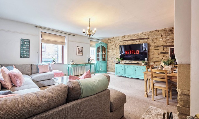 Haworth Apartment | This luxury, boutique style, stone built, 3 bedroom, 2 bathroom apartment by Above Rubies sits directly on Haworth’s renowned cobbled Main Street and is only a stone’s throw from the iconic Parsonage, home to the Brontë sisters.