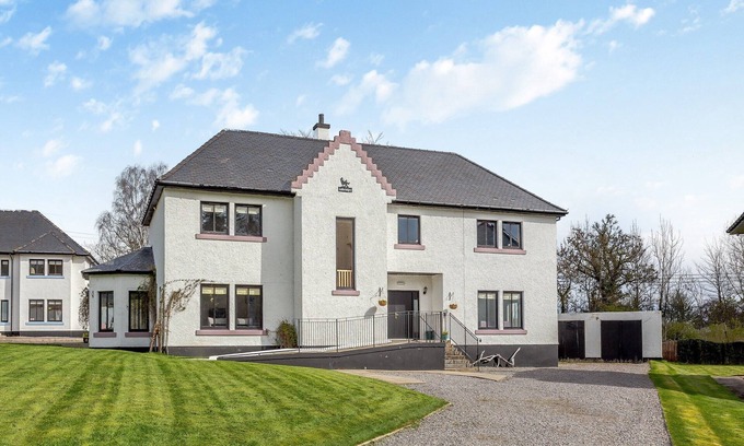 Kirkhill Cottage | This six-bedroomed manor has truly fantastic bedrooms.