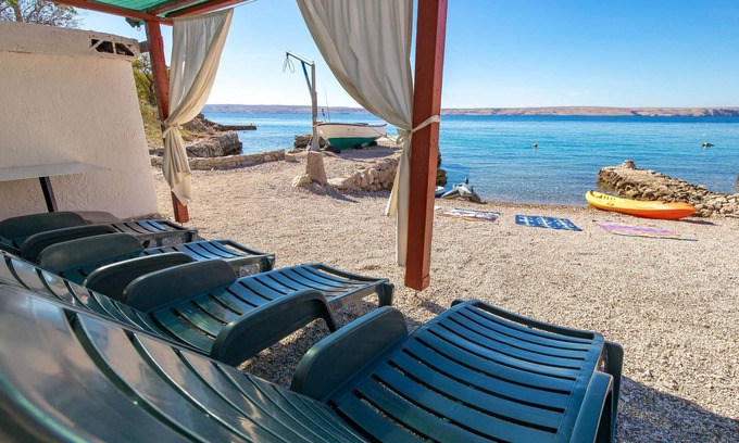 Lukovo Sugarje House | This vacation house is located close to the sea and away from mass tourism, in a sparsely populated