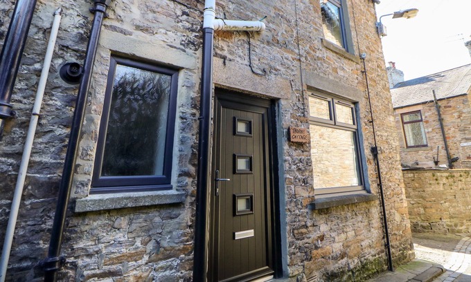 Eastgate Cottage | THORNE COTTAGE, romantic, character holiday cottage in Stanhope