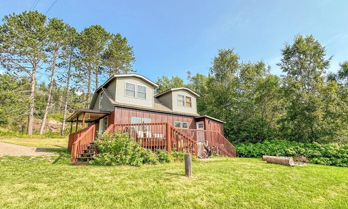 Silver Bay Cottage | Thorson's Cottage - Lake Superior - Silver Bay, MN - Cascade Vacation Rentals