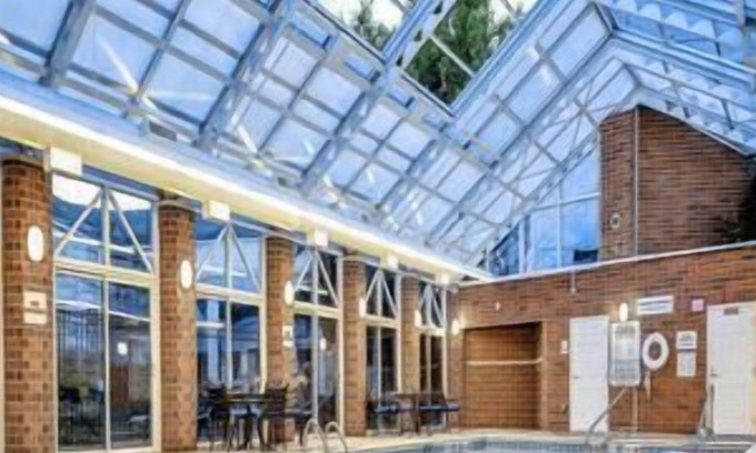 Mishawaka Hotel | Three 1BR Units Near Studebaker National Museum! Indoor Pool, Game Room, Parking