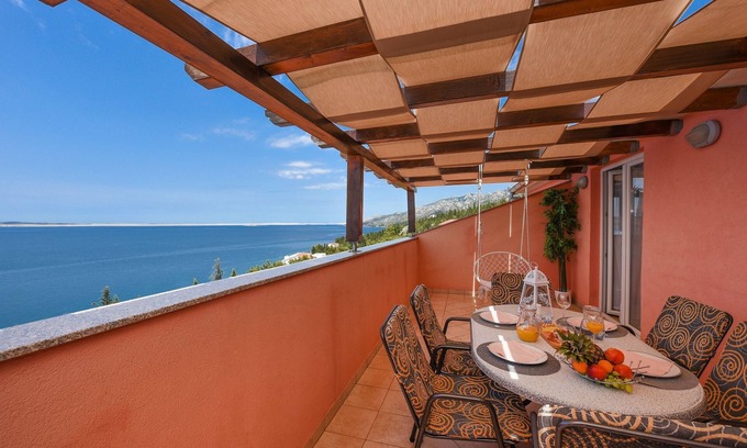 Starigrad Apartment | Three bedroom apartment with terrace and sea view Starigrad, Paklenica (A-14113-c)