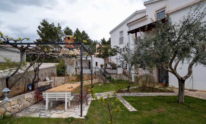 Municipality of Posedarje Apartment | Three bedroom apartment with terrace and sea view Posedarje, Novigrad (A-21123-b)