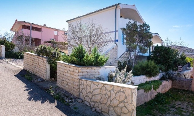 Rovanjska Apartment | Three bedroom apartment with terrace and sea view Rovanjska, Paklenica (A-22989-a)