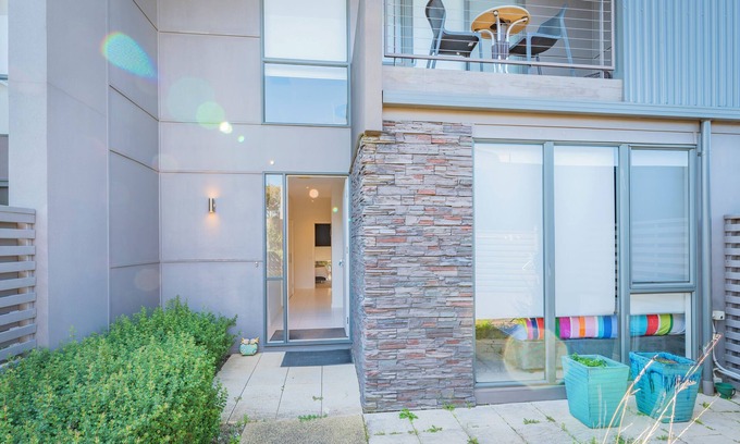Torquay Condo | Three-Bedroom Apartment - Pool and Tennis Court Access