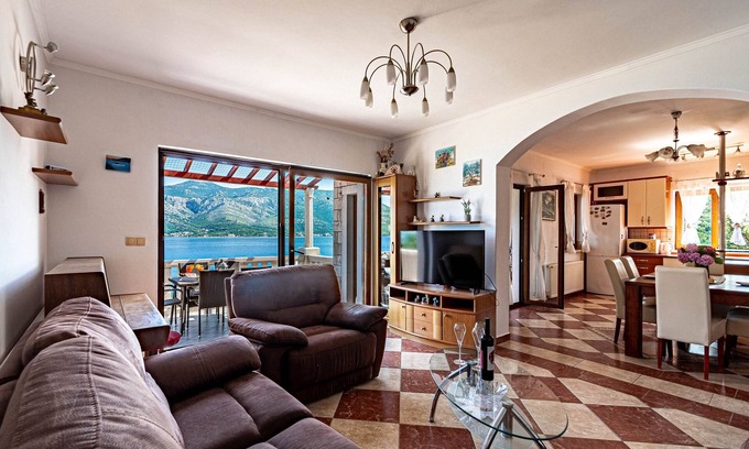 Cove Tri Zala (Zrnovo) Apartment | Three bedroom apartment near beach Tri Žala, Korčula (A-4432-b)