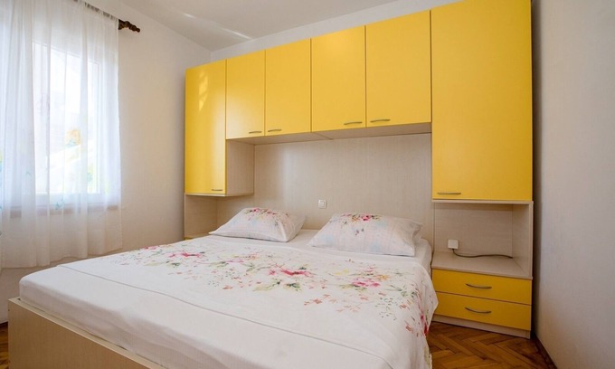 Lopar Apartment | Three bedroom apartment with balcony Lopar, Rab (A-22558-b)